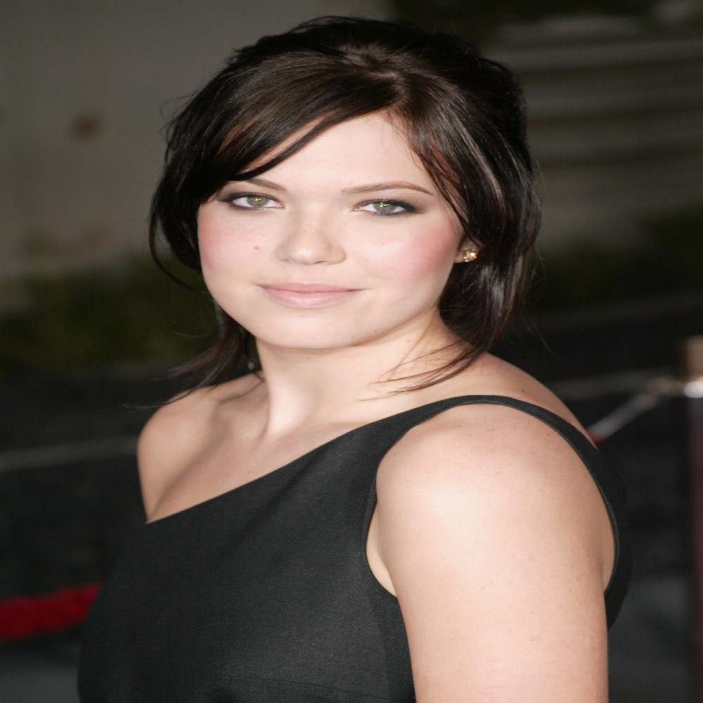 mandy-moore-celebrity-bio-brands-seen-wearing-more-page